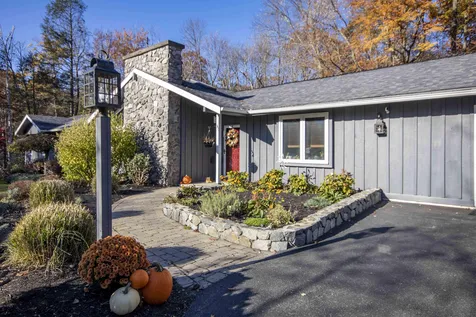 7 Gordon Drive Londonderry NH 03053