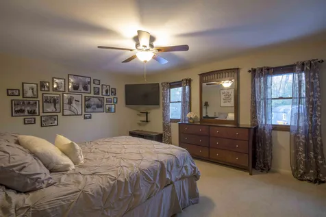 7 Gordon Drive Londonderry NH 03053