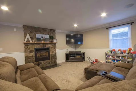 7 Gordon Drive Londonderry NH 03053