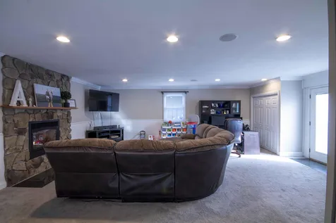 7 Gordon Drive Londonderry NH 03053