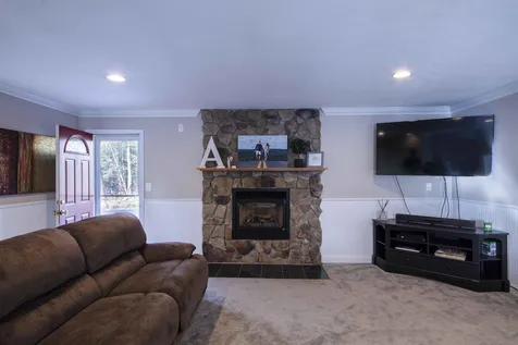 7 Gordon Drive Londonderry NH 03053