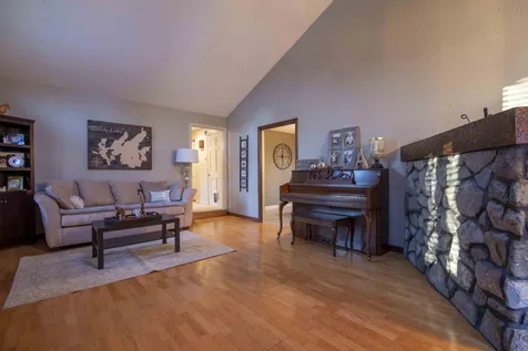 7 Gordon Drive Londonderry NH 03053