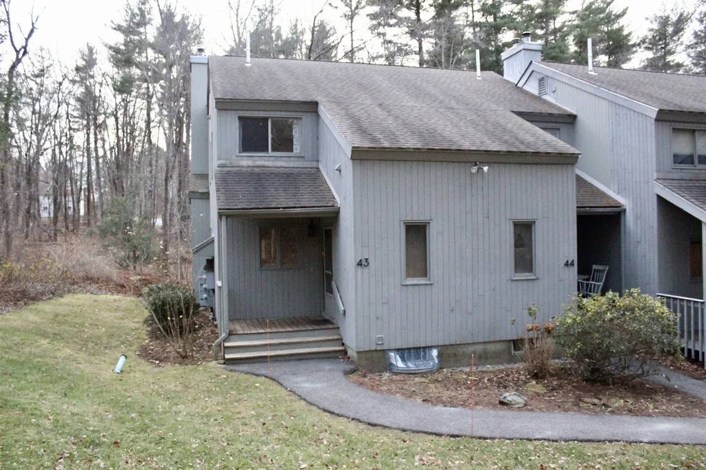 43 Brookside Drive Stratham NH 03885