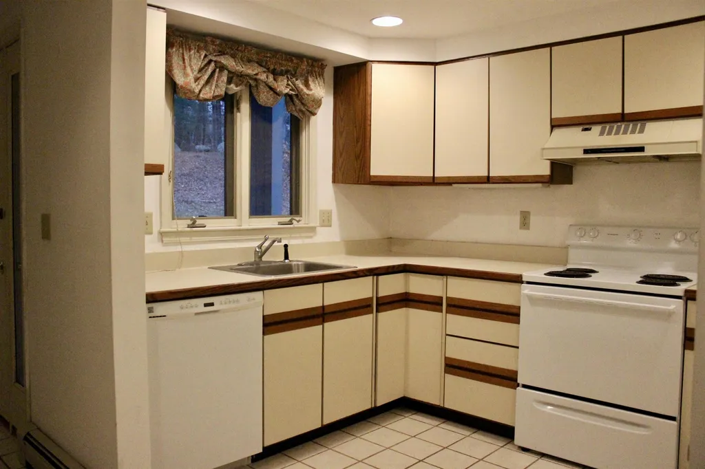 43 Brookside Drive Stratham NH 03885