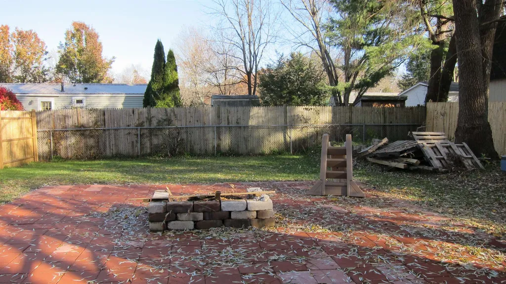 6 Mildred Avenue Raymond NH 03077