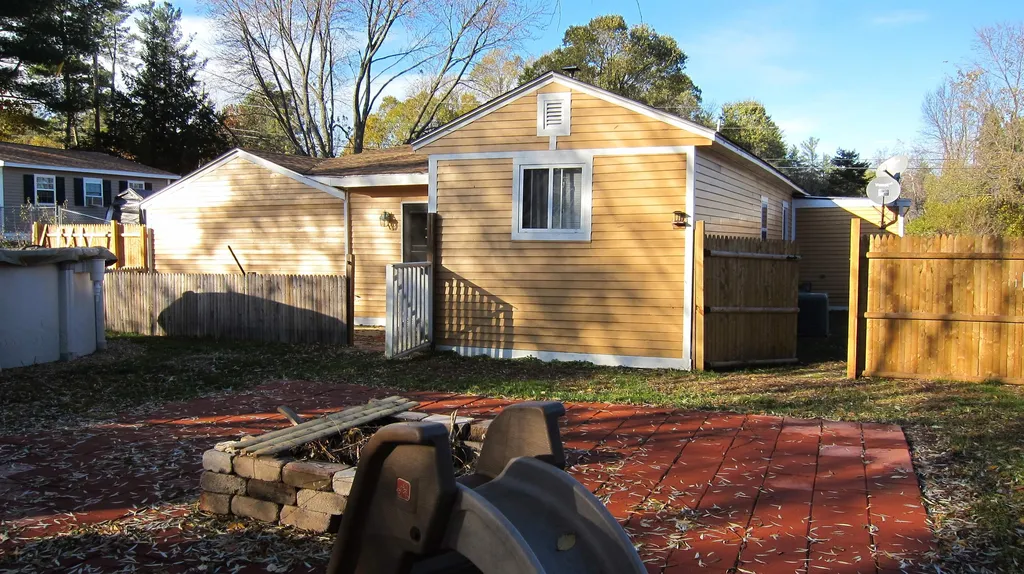 6 Mildred Avenue Raymond NH 03077