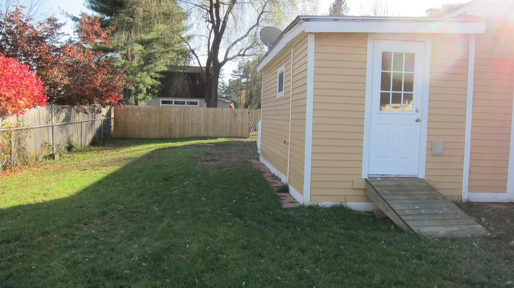 6 Mildred Avenue Raymond NH 03077