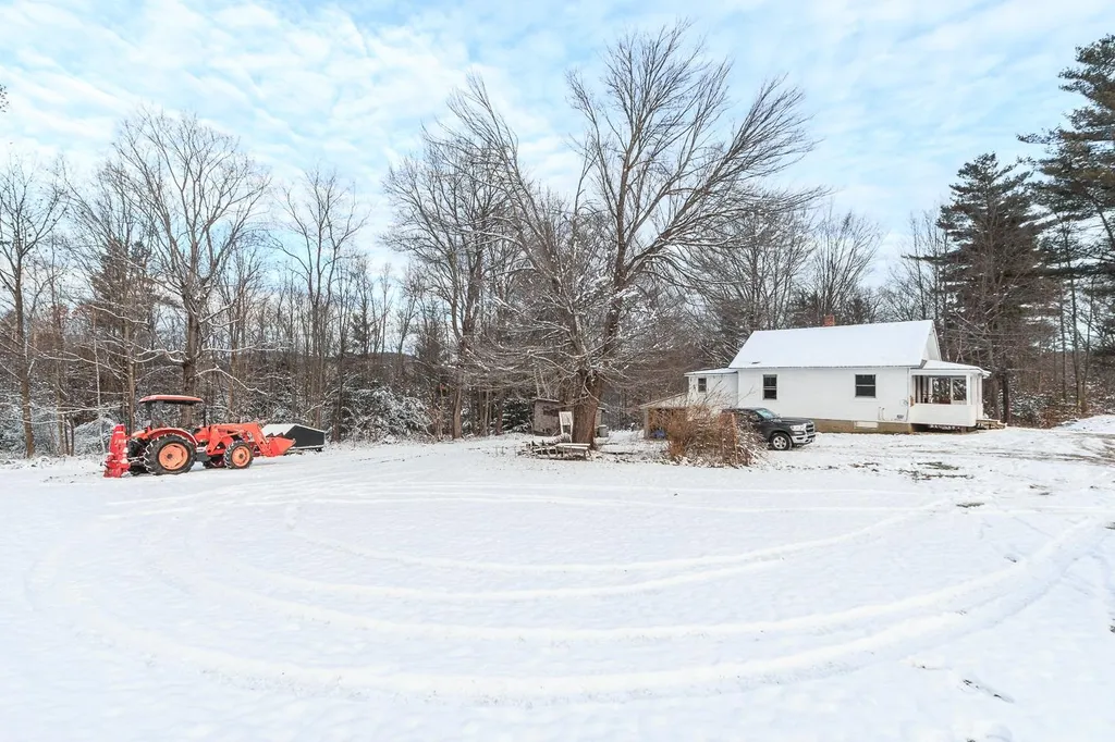 738 Hanover Street Claremont NH 03743