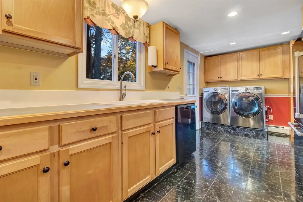 6 Old Gordon Road Brentwood NH 03833