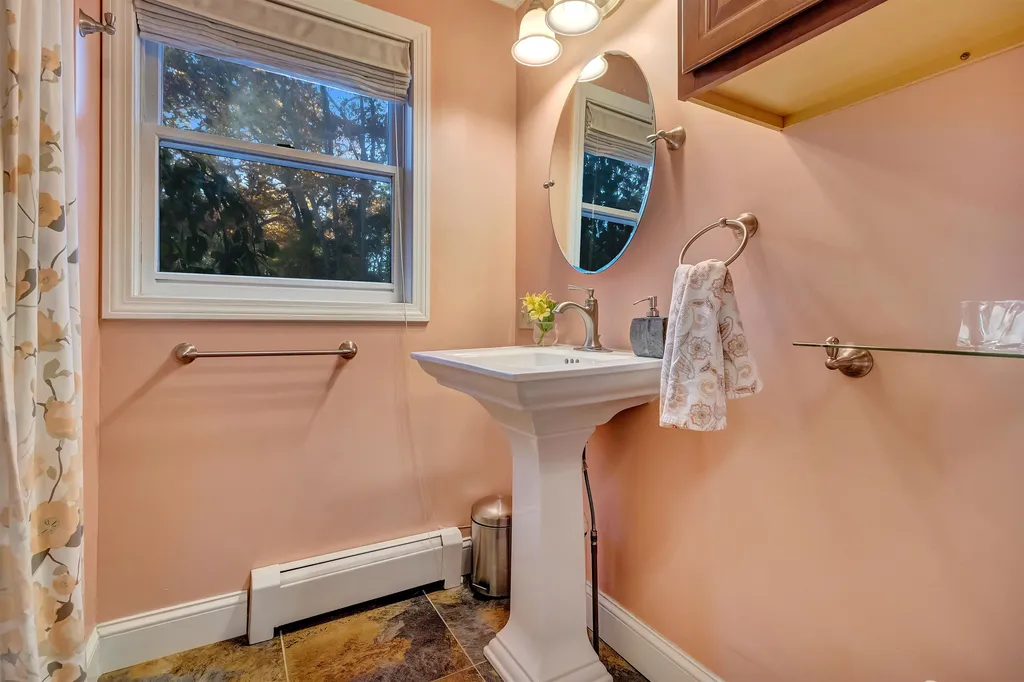 6 Old Gordon Road Brentwood NH 03833