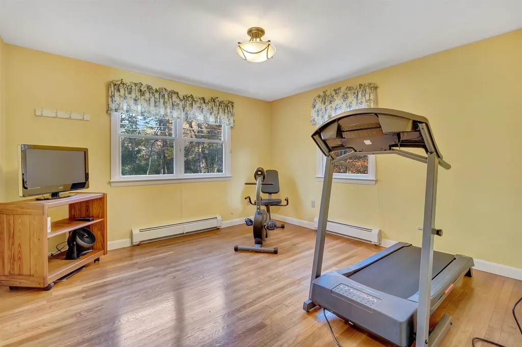 6 Old Gordon Road Brentwood NH 03833
