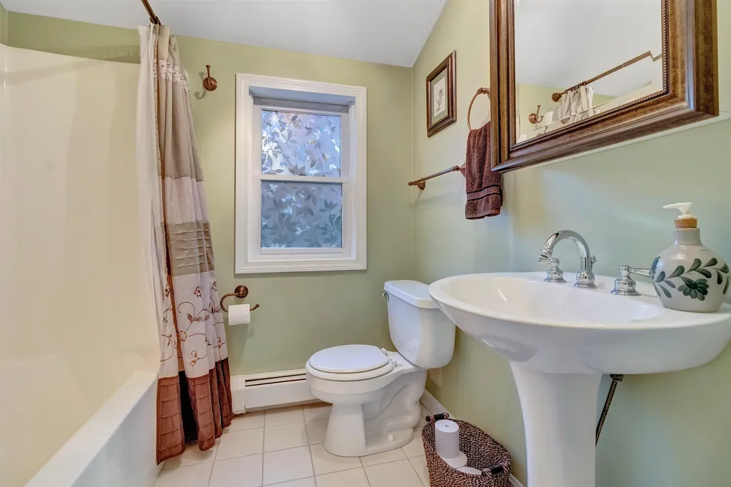 6 Old Gordon Road Brentwood NH 03833