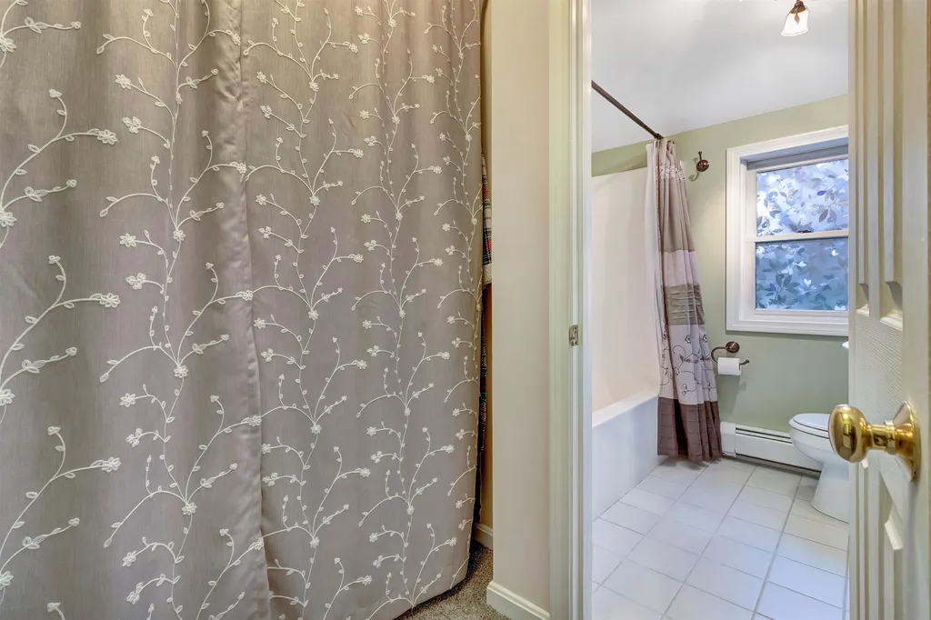 6 Old Gordon Road Brentwood NH 03833