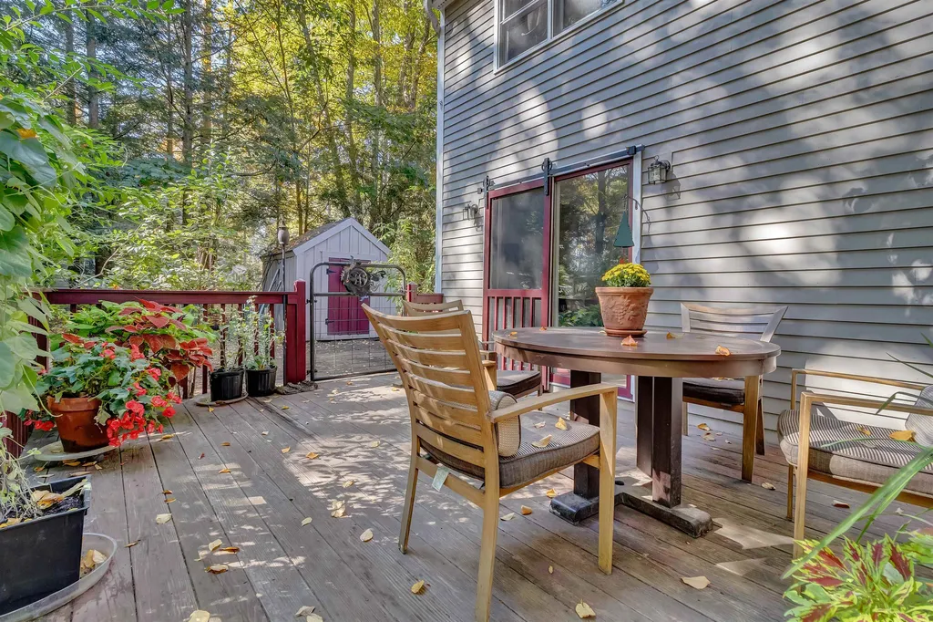 6 Old Gordon Road Brentwood NH 03833