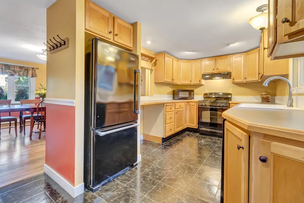 6 Old Gordon Road Brentwood NH 03833