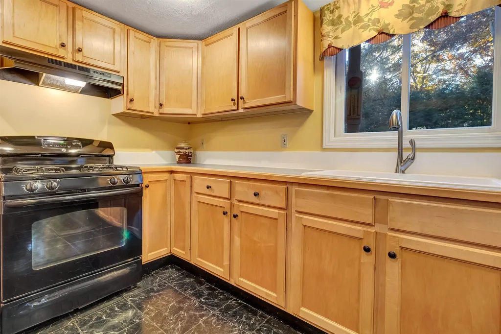 6 Old Gordon Road Brentwood NH 03833