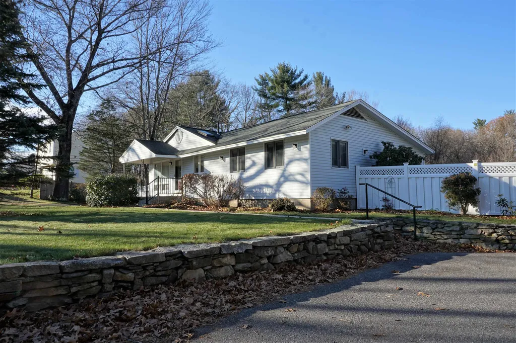 76 Ridge Road Nashua NH 03062