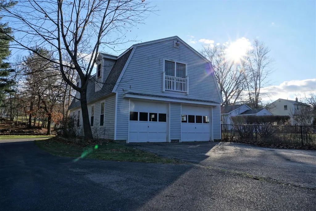 76 Ridge Road Nashua NH 03062