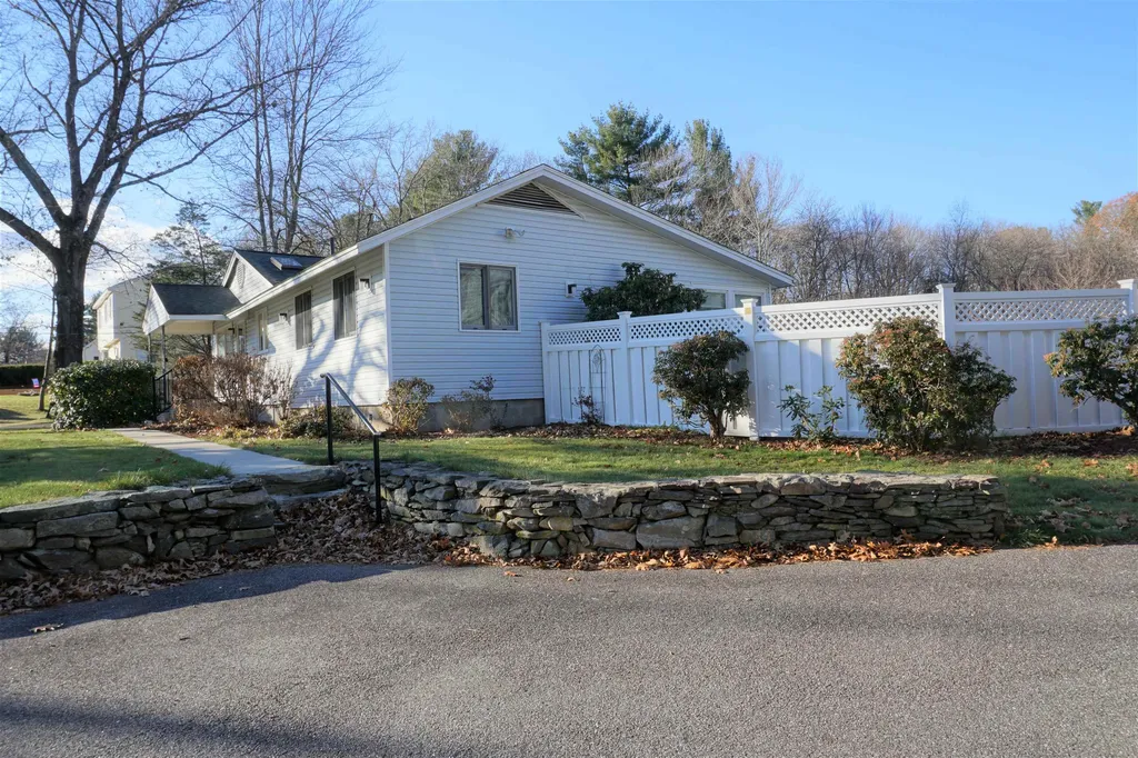 76 Ridge Road Nashua NH 03062