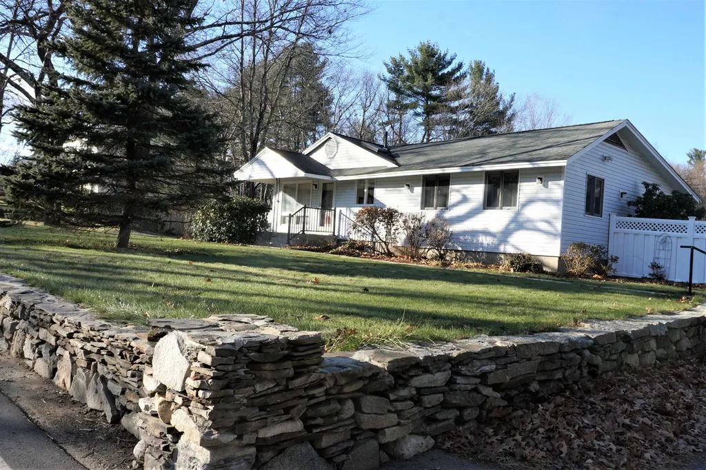 76 Ridge Road Nashua NH 03062