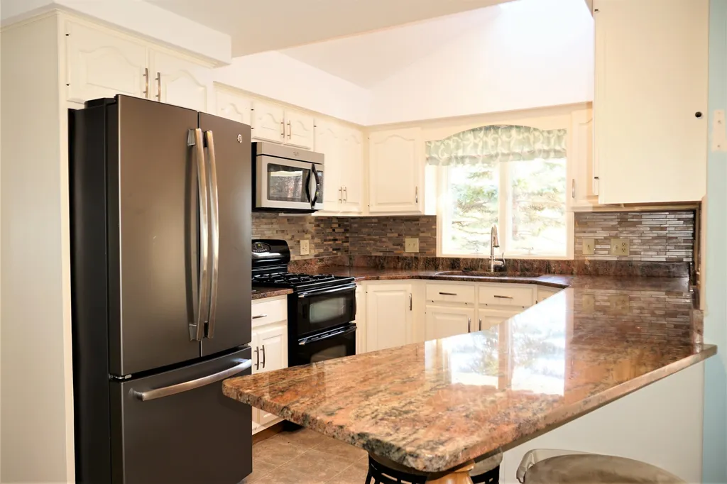76 Ridge Road Nashua NH 03062