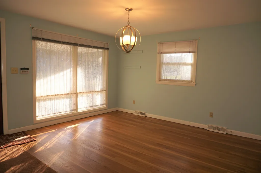 76 Ridge Road Nashua NH 03062