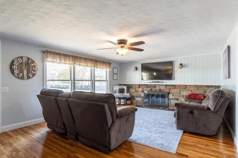 2 Oak Ridge Avenue Merrimack NH 03054