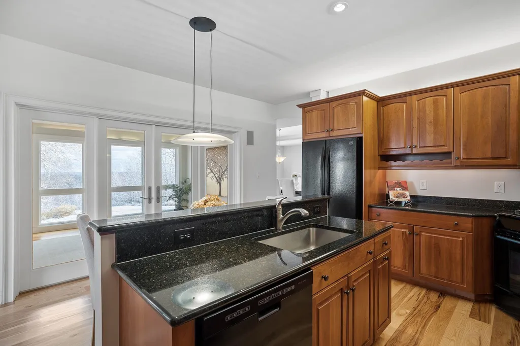 10 Tolford Hill Road Bedford NH 03110