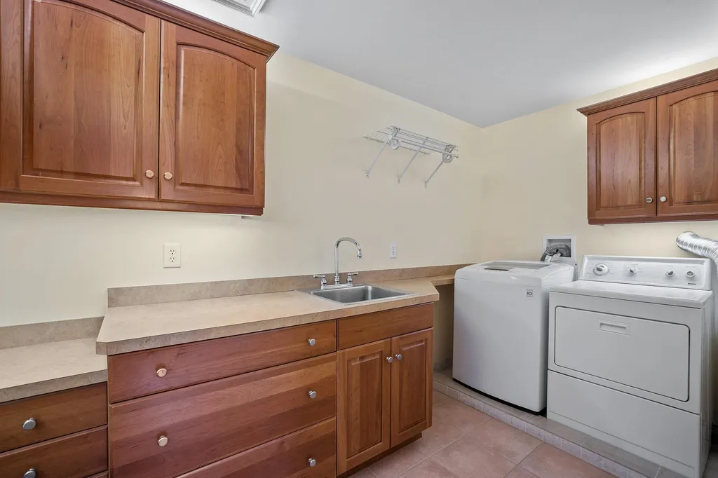 10 Tolford Hill Road Bedford NH 03110