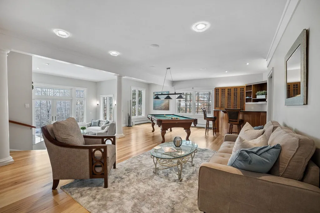 10 Tolford Hill Road Bedford NH 03110