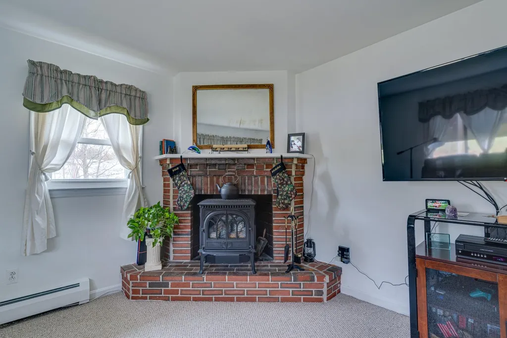160 Moses Gerrish Farmer Road Eliot ME 03903