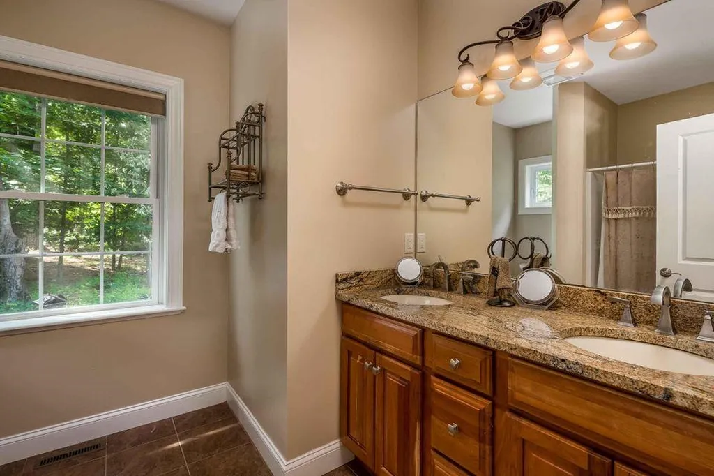 10 Coopers Way Kittery ME 03904