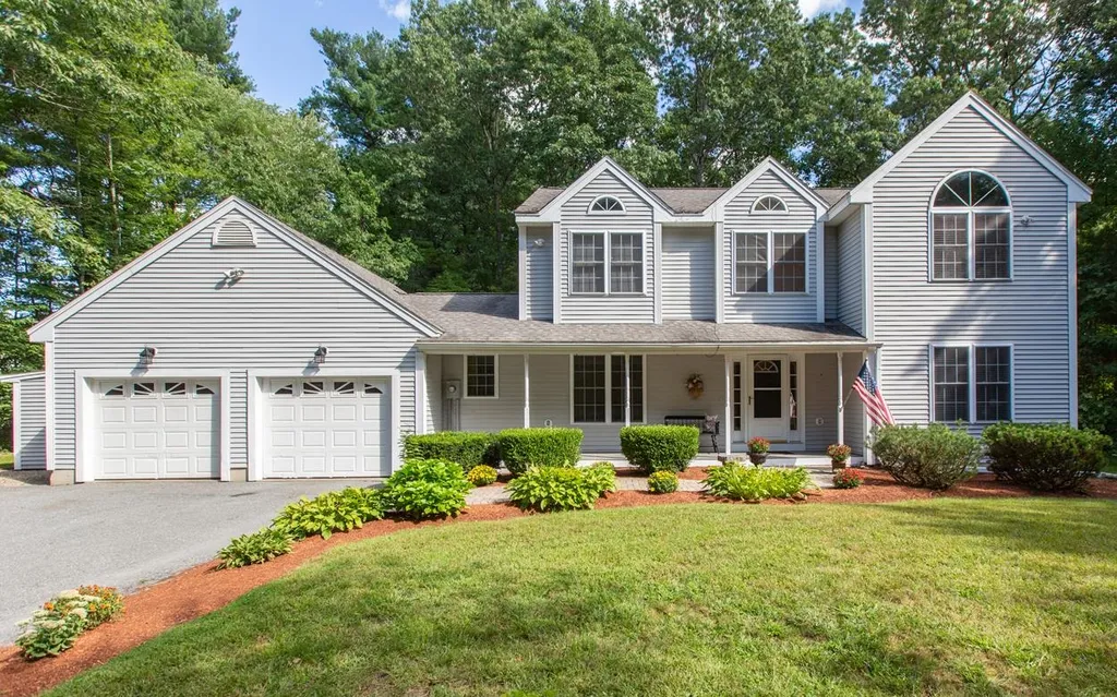 37 Diamond Hill Drive Pelham NH 03076