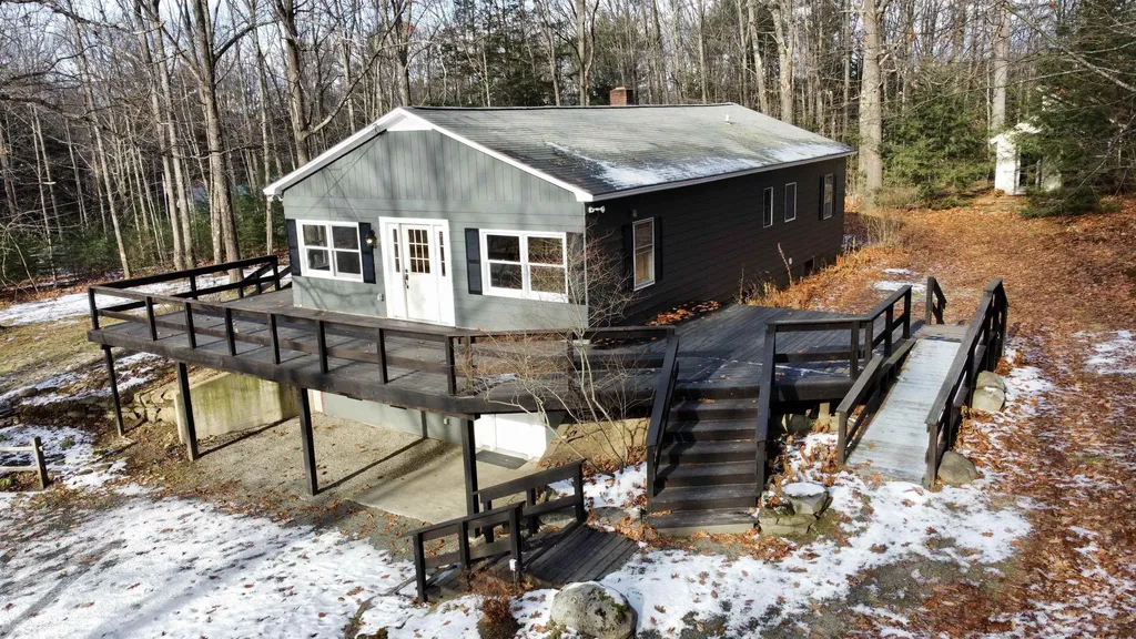 69 Costello Road Hartford VT 05001