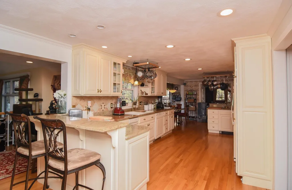 9 Colony Brook Lane Derry NH 03038