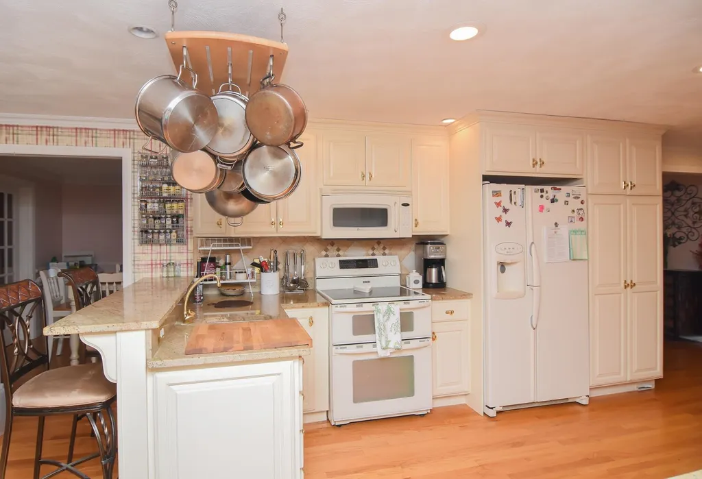 9 Colony Brook Lane Derry NH 03038