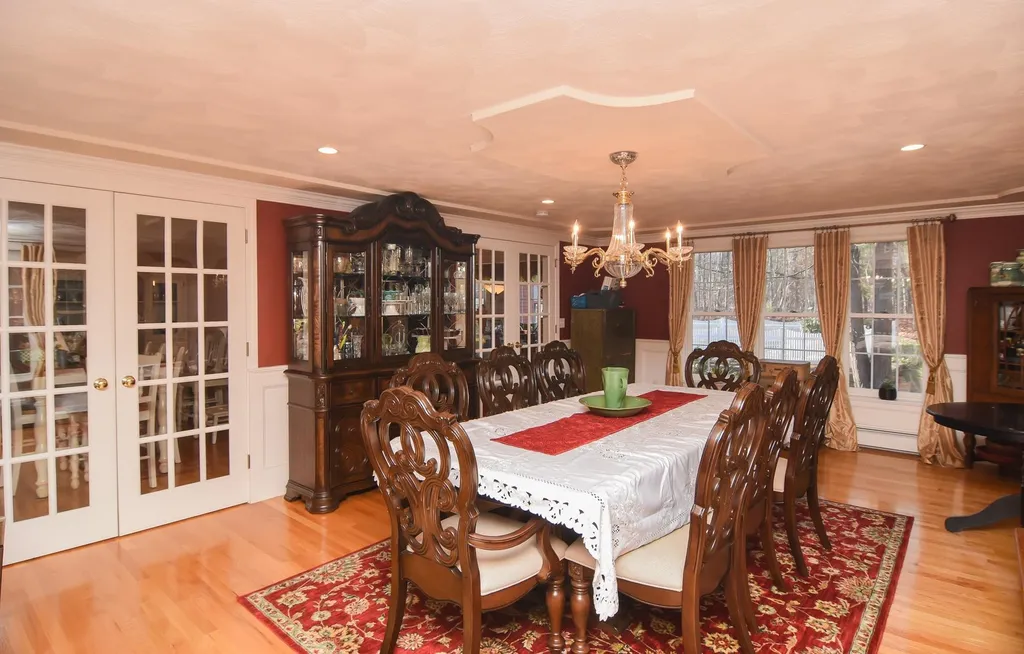 9 Colony Brook Lane Derry NH 03038
