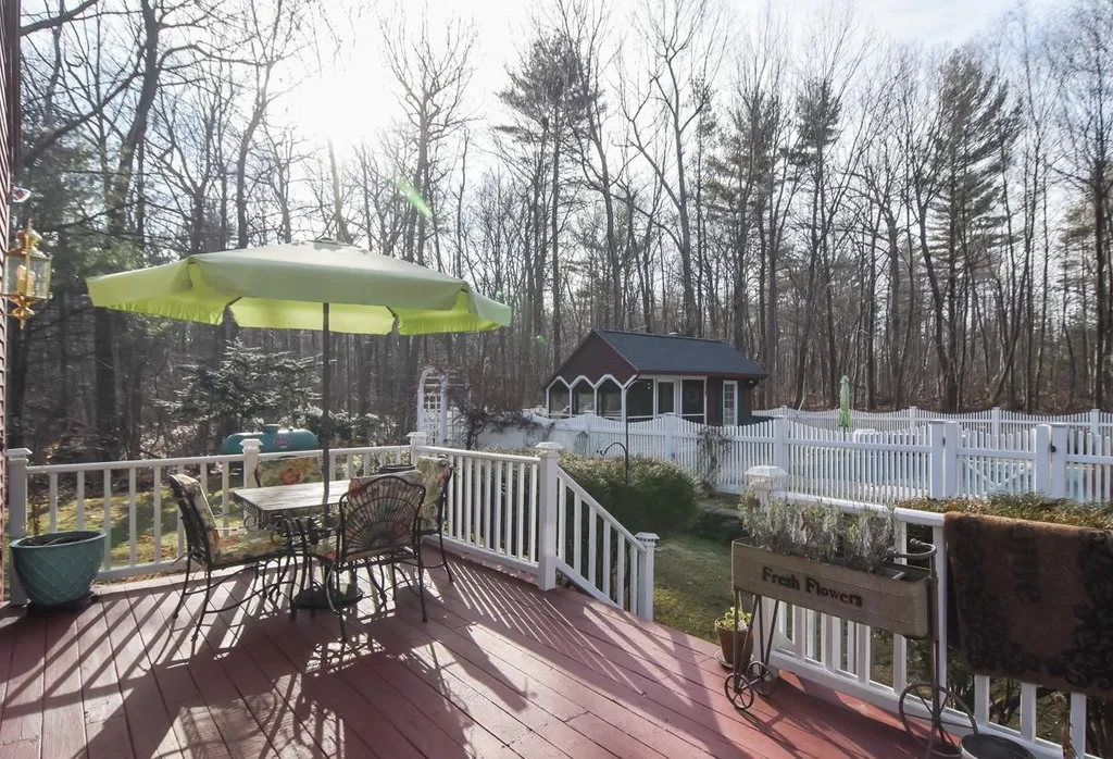 9 Colony Brook Lane Derry NH 03038