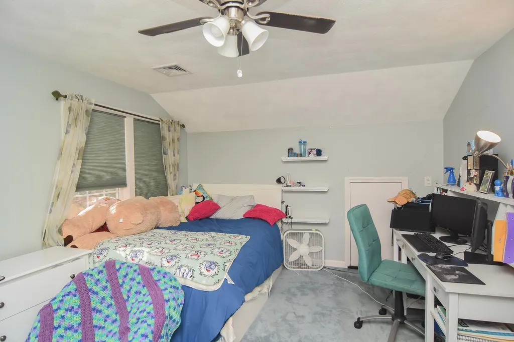 9 Colony Brook Lane Derry NH 03038