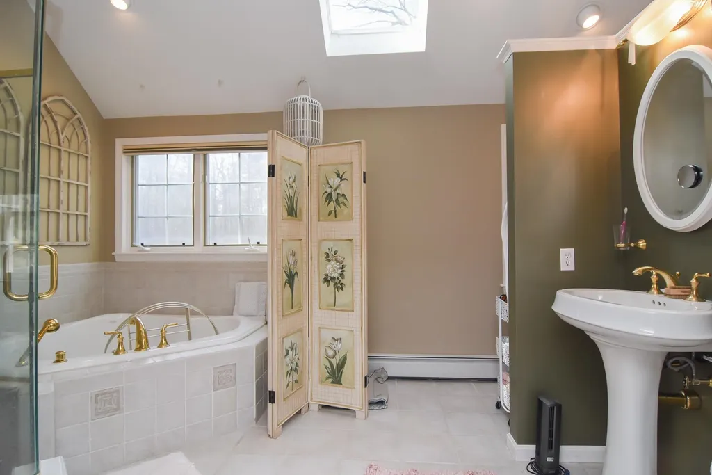 9 Colony Brook Lane Derry NH 03038