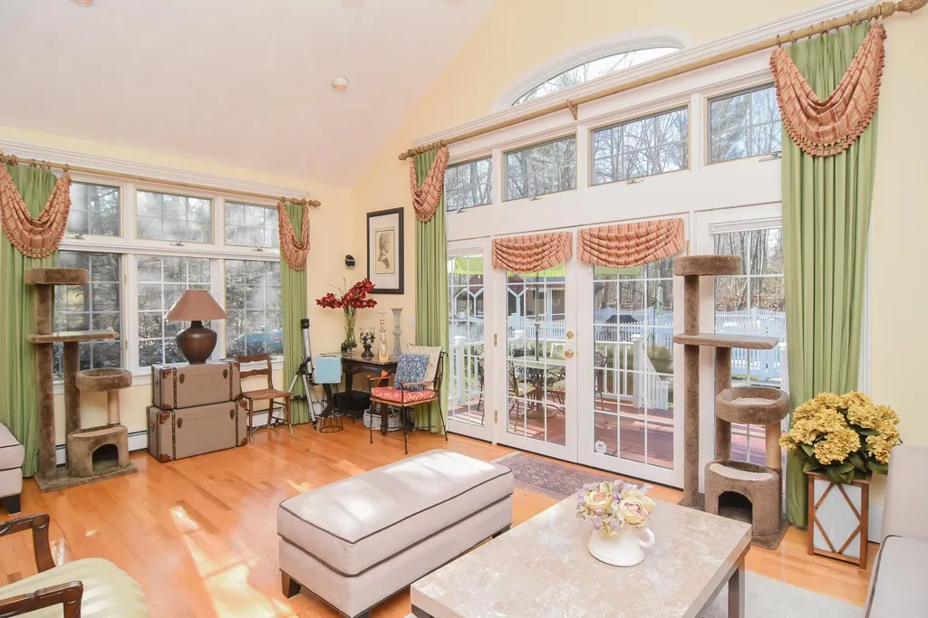 9 Colony Brook Lane Derry NH 03038