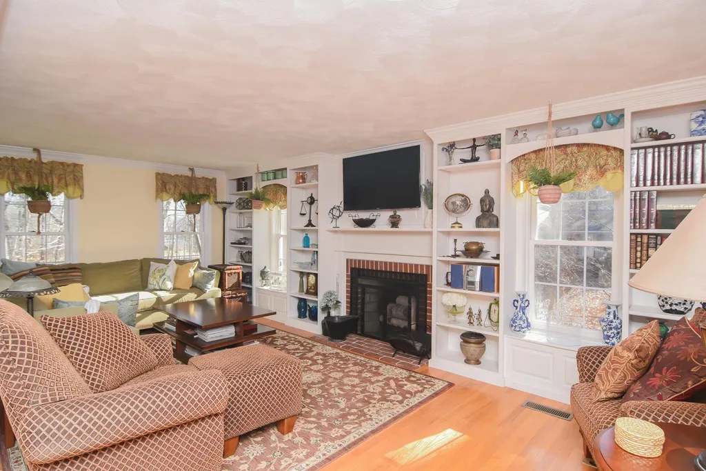 9 Colony Brook Lane Derry NH 03038