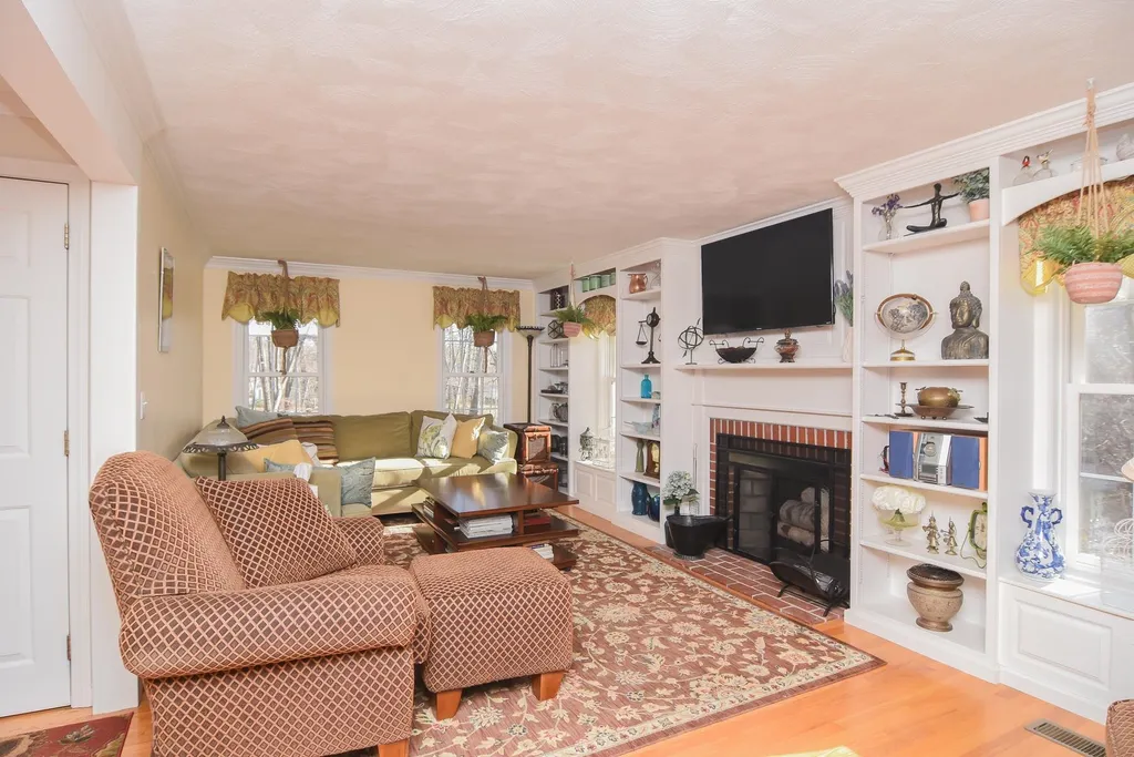 9 Colony Brook Lane Derry NH 03038