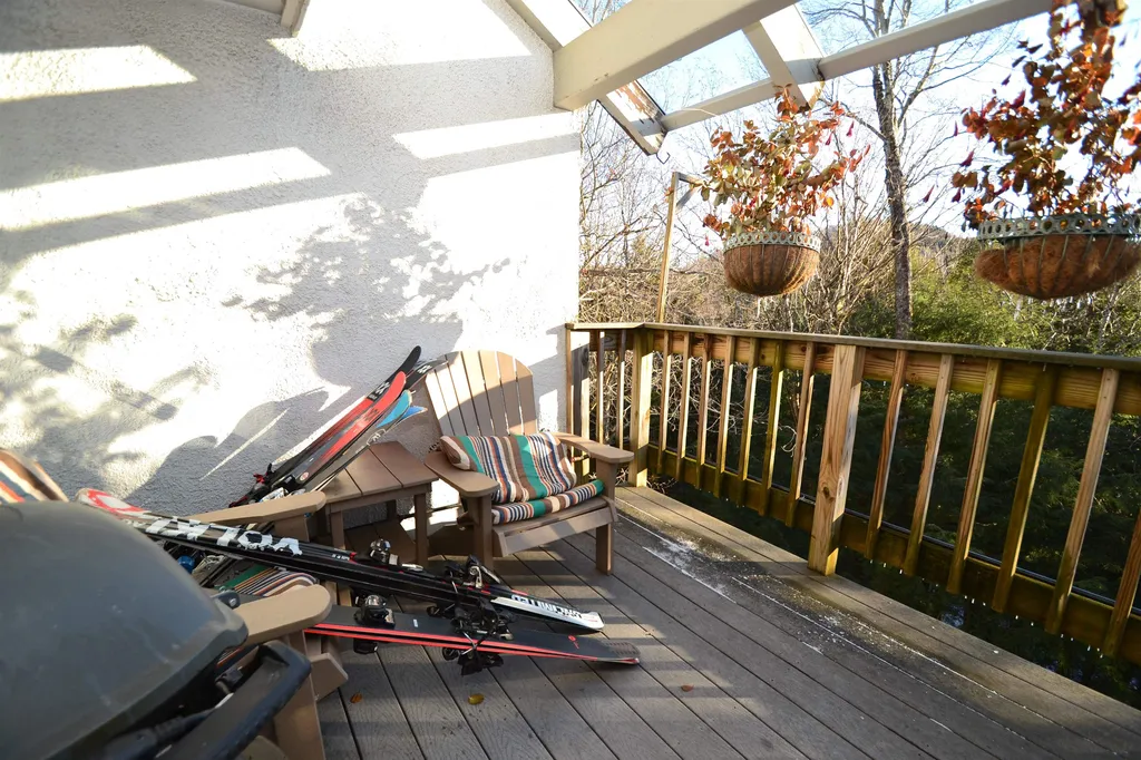 327 Bridges Circle Warren VT 05674
