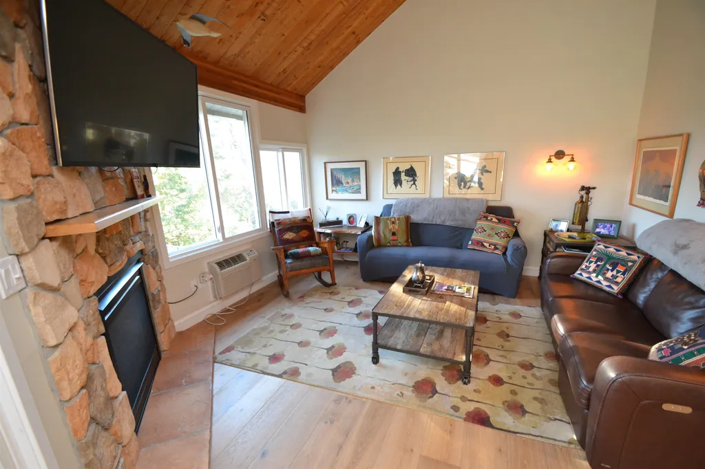 327 Bridges Circle Warren VT 05674