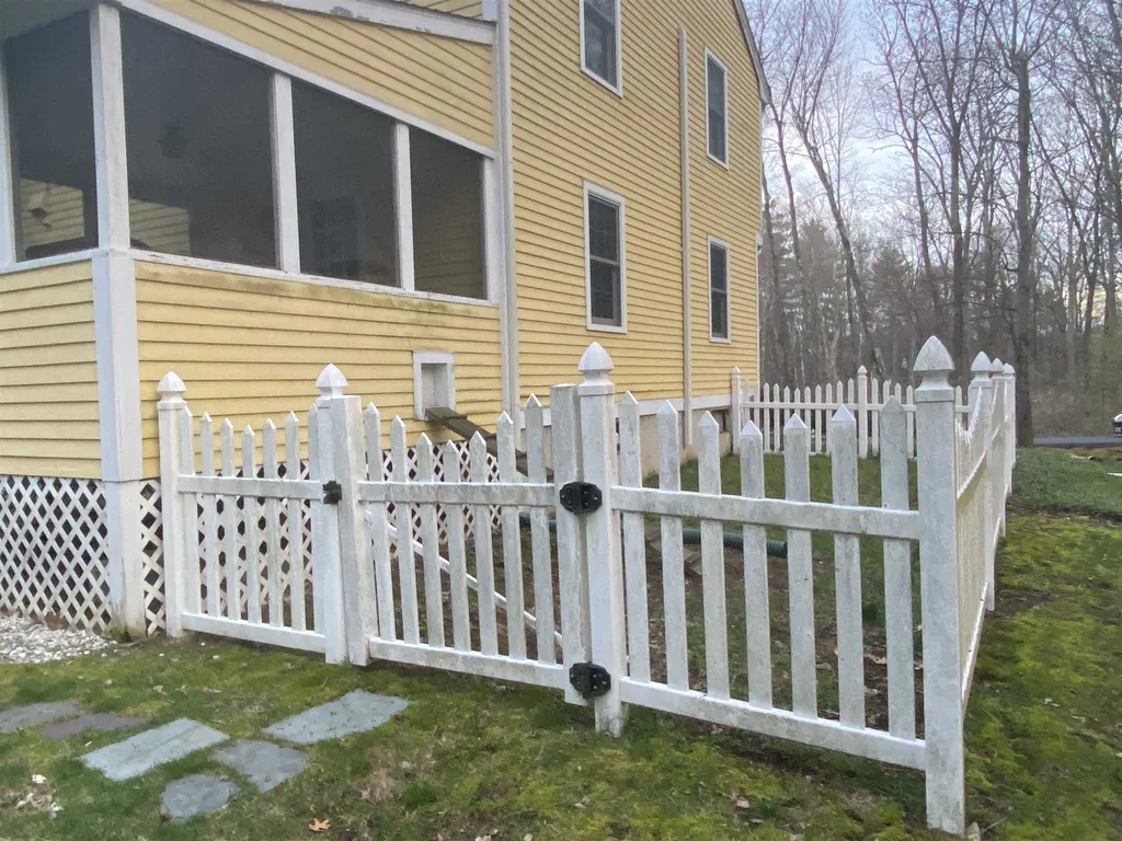 32 Blackbird Drive Bedford NH 03110