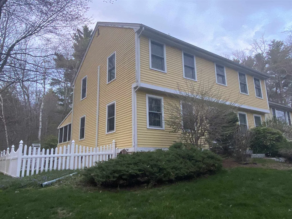 32 Blackbird Drive Bedford NH 03110