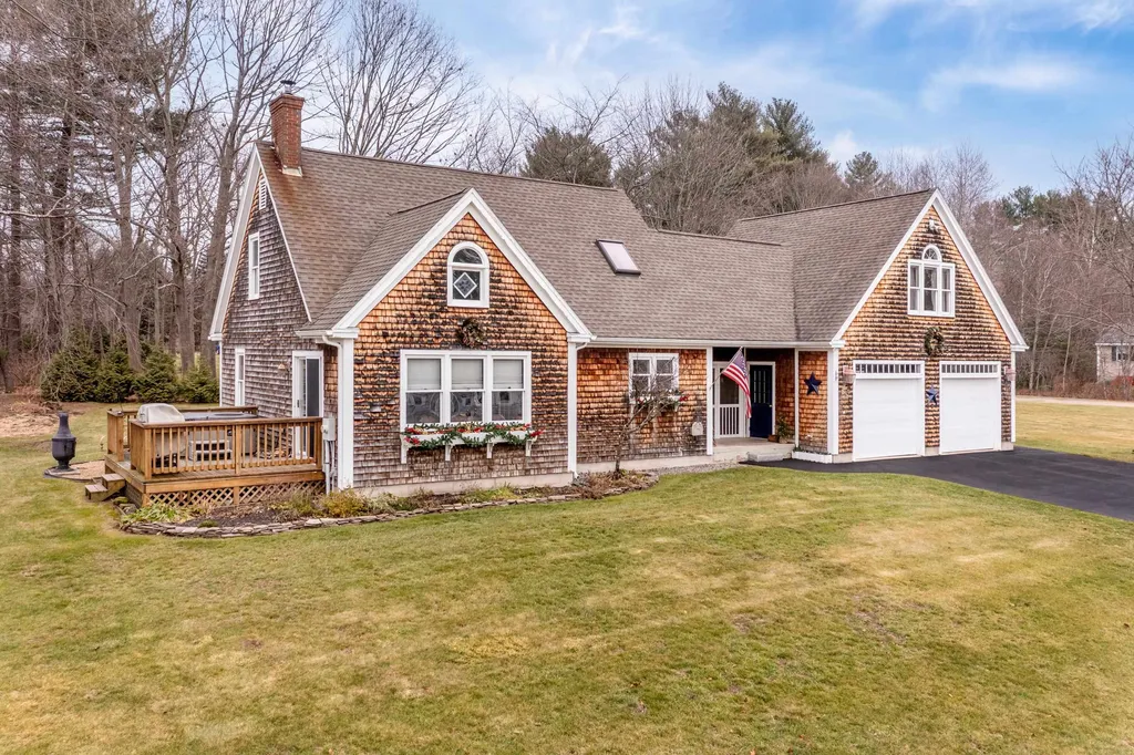 305 Houde Road Eliot ME 03903