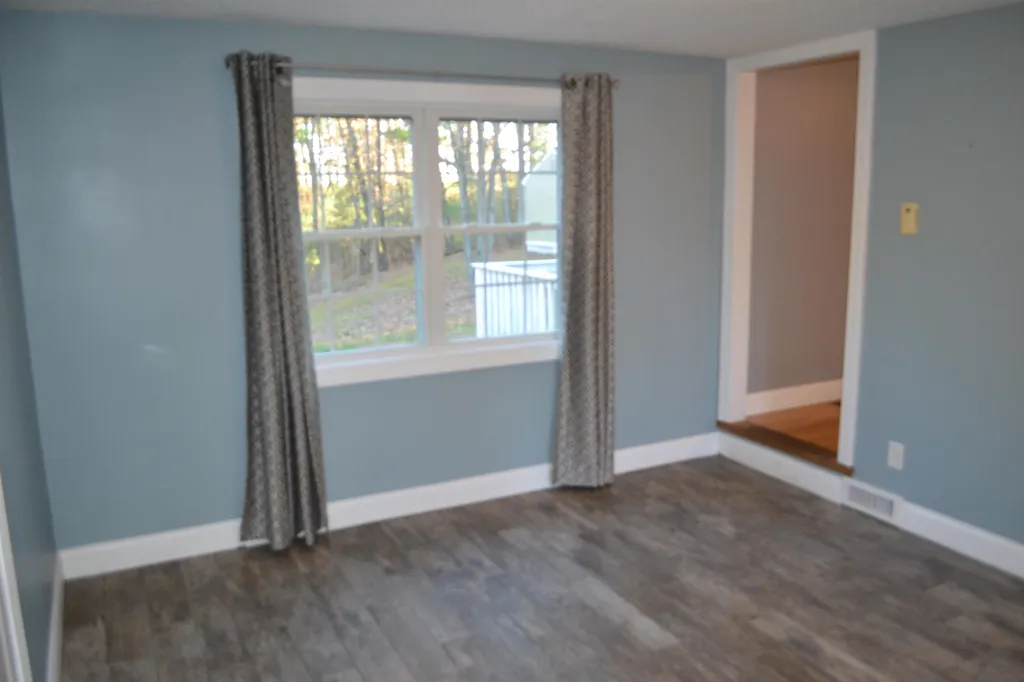 10 Madden Road Derry NH 03038