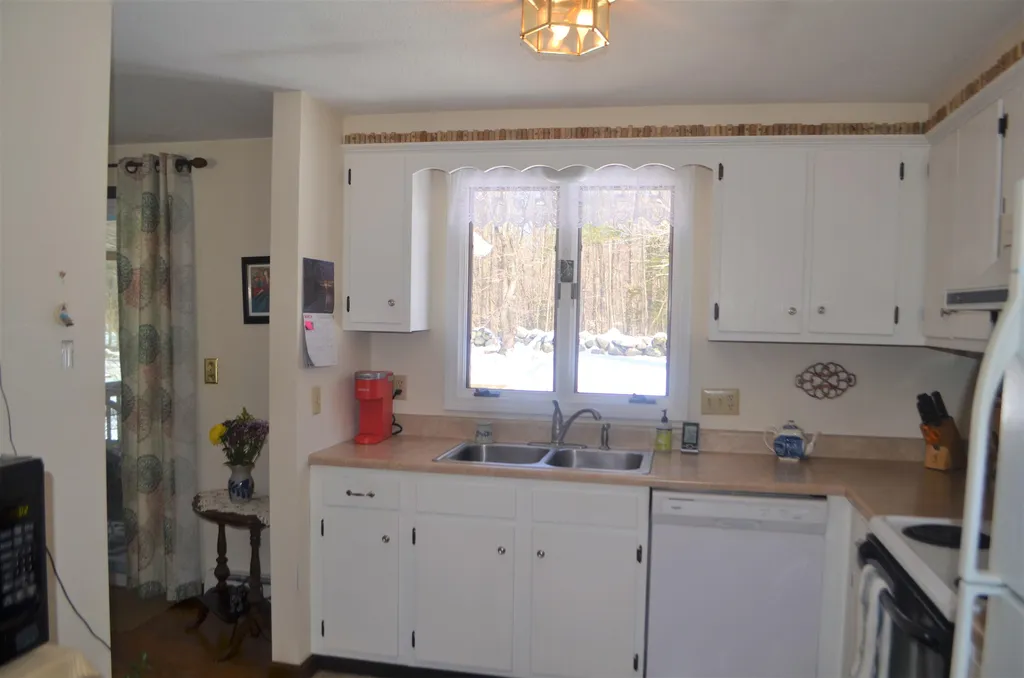102 Village Green Henniker NH 03242